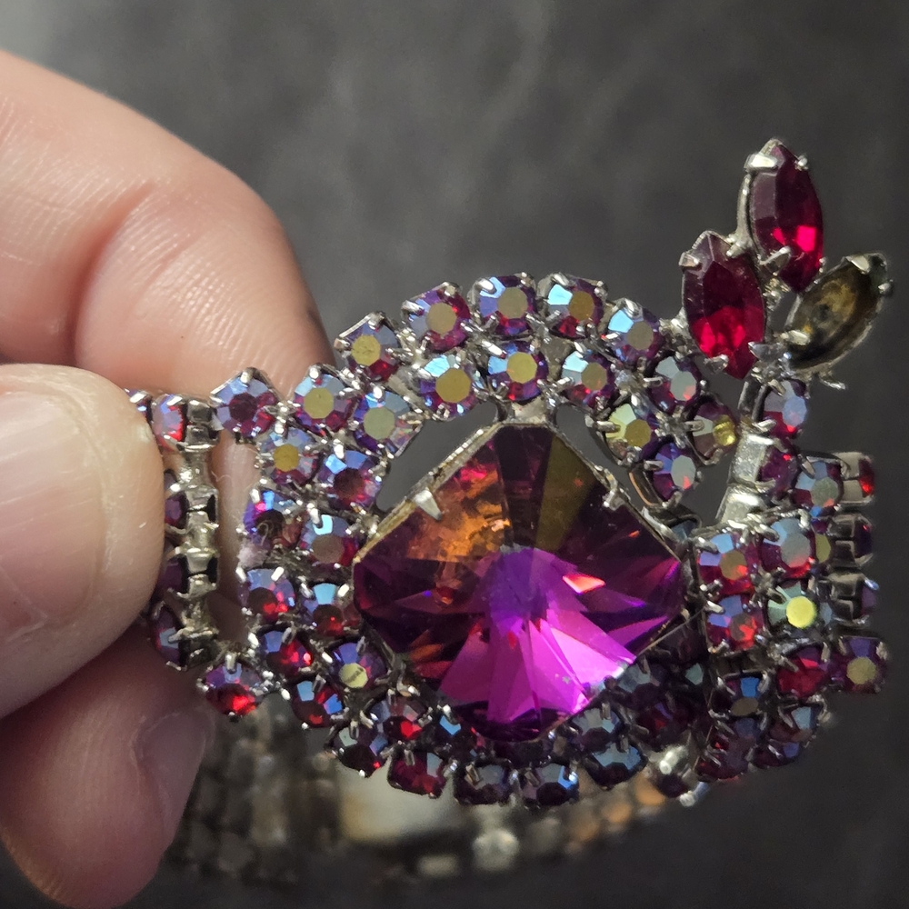 Vintage fuchsia and aurora borealis rhinestone bracelet - Picture 4 of 8